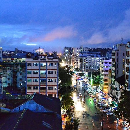 Hotel Grand United - Chinatown Rangoon Buitenkant foto