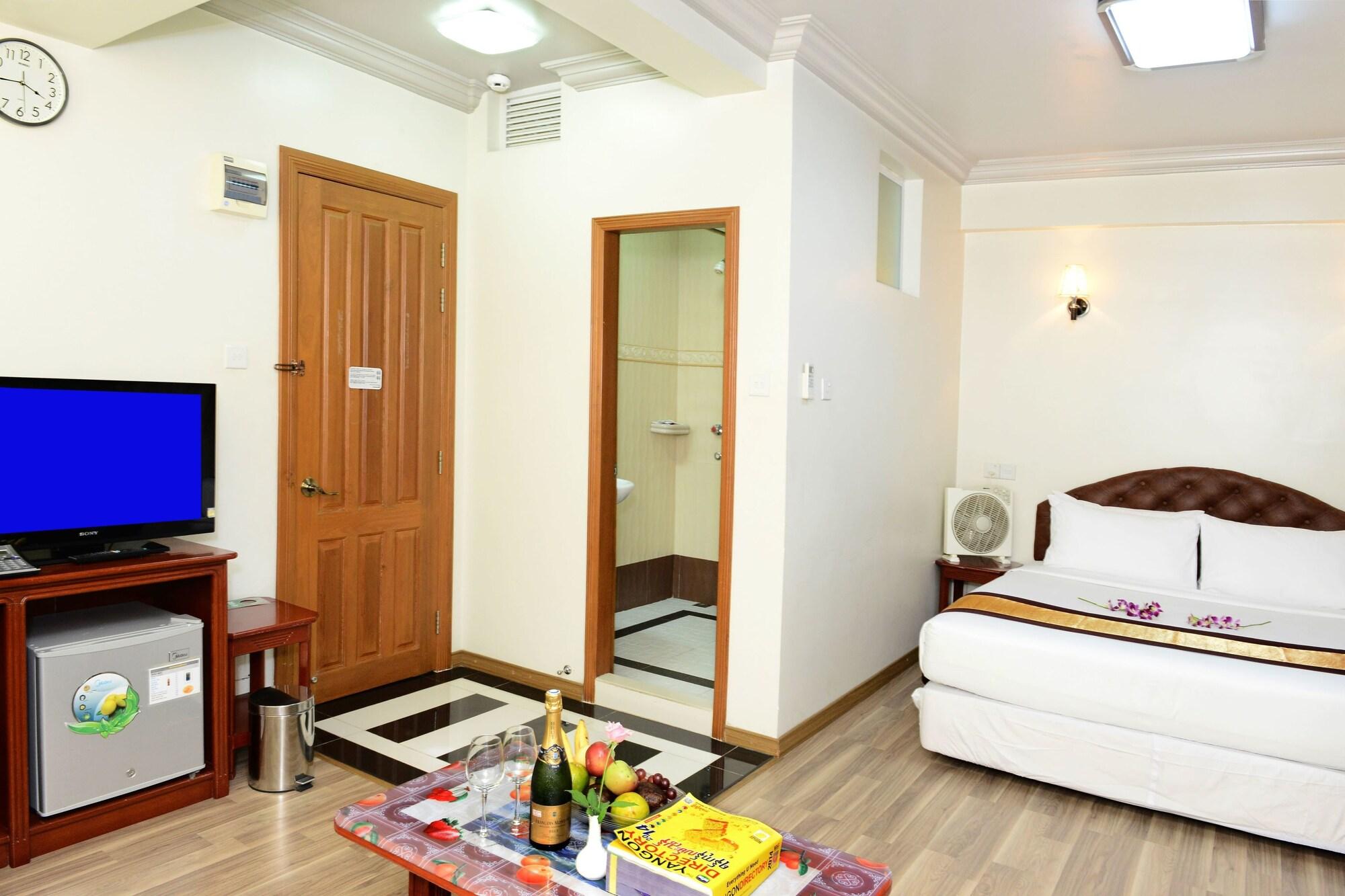 Hotel Grand United - Chinatown Rangoon Buitenkant foto
