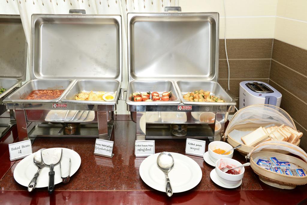 Hotel Grand United - Chinatown Rangoon Buitenkant foto