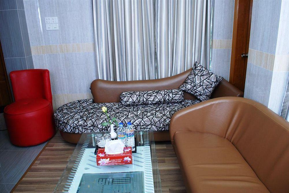 Hotel Grand United - Chinatown Rangoon Buitenkant foto