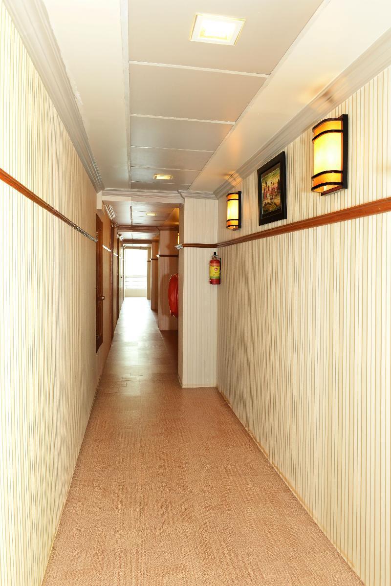 Hotel Grand United - Chinatown Rangoon Buitenkant foto