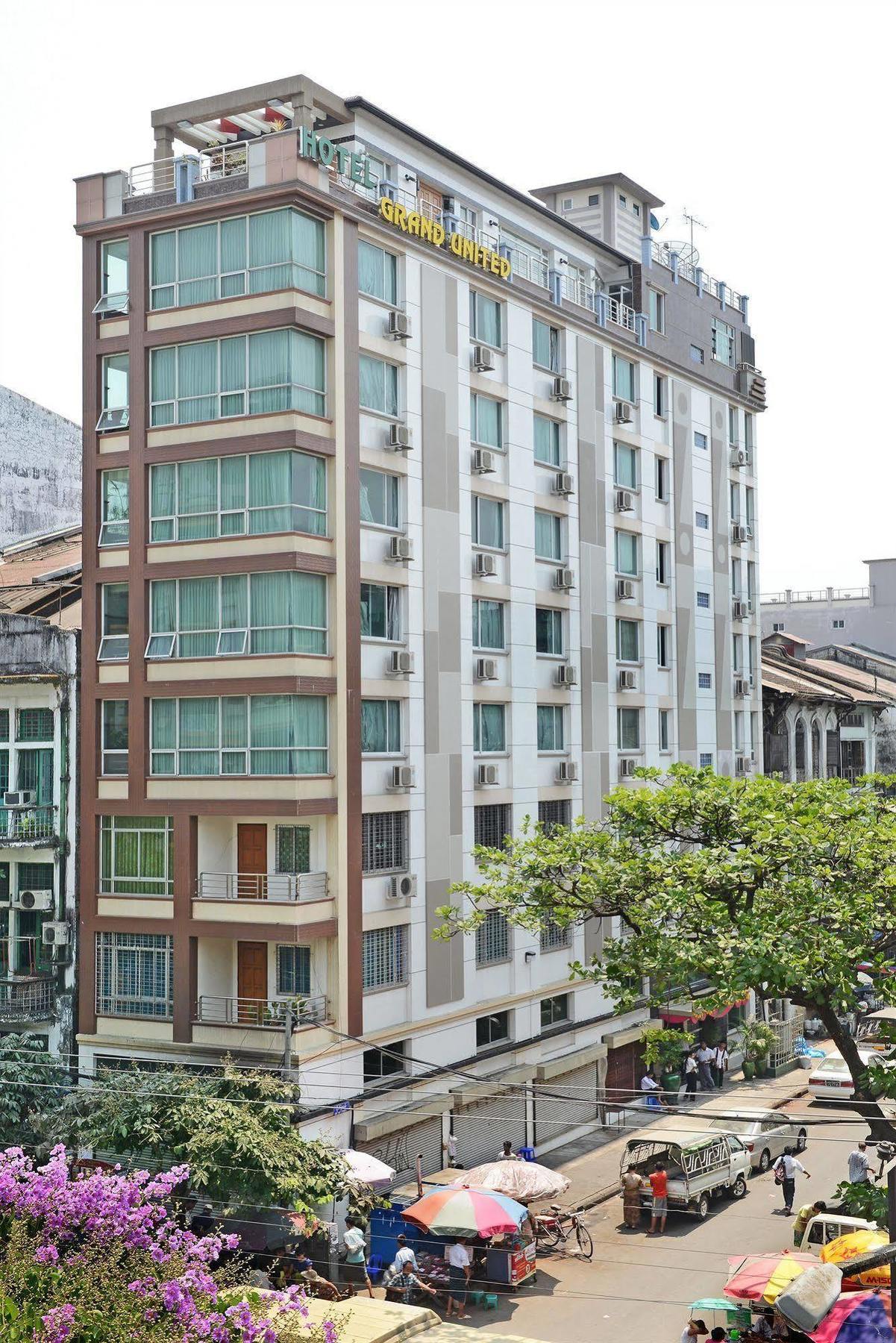 Hotel Grand United - Chinatown Rangoon Buitenkant foto