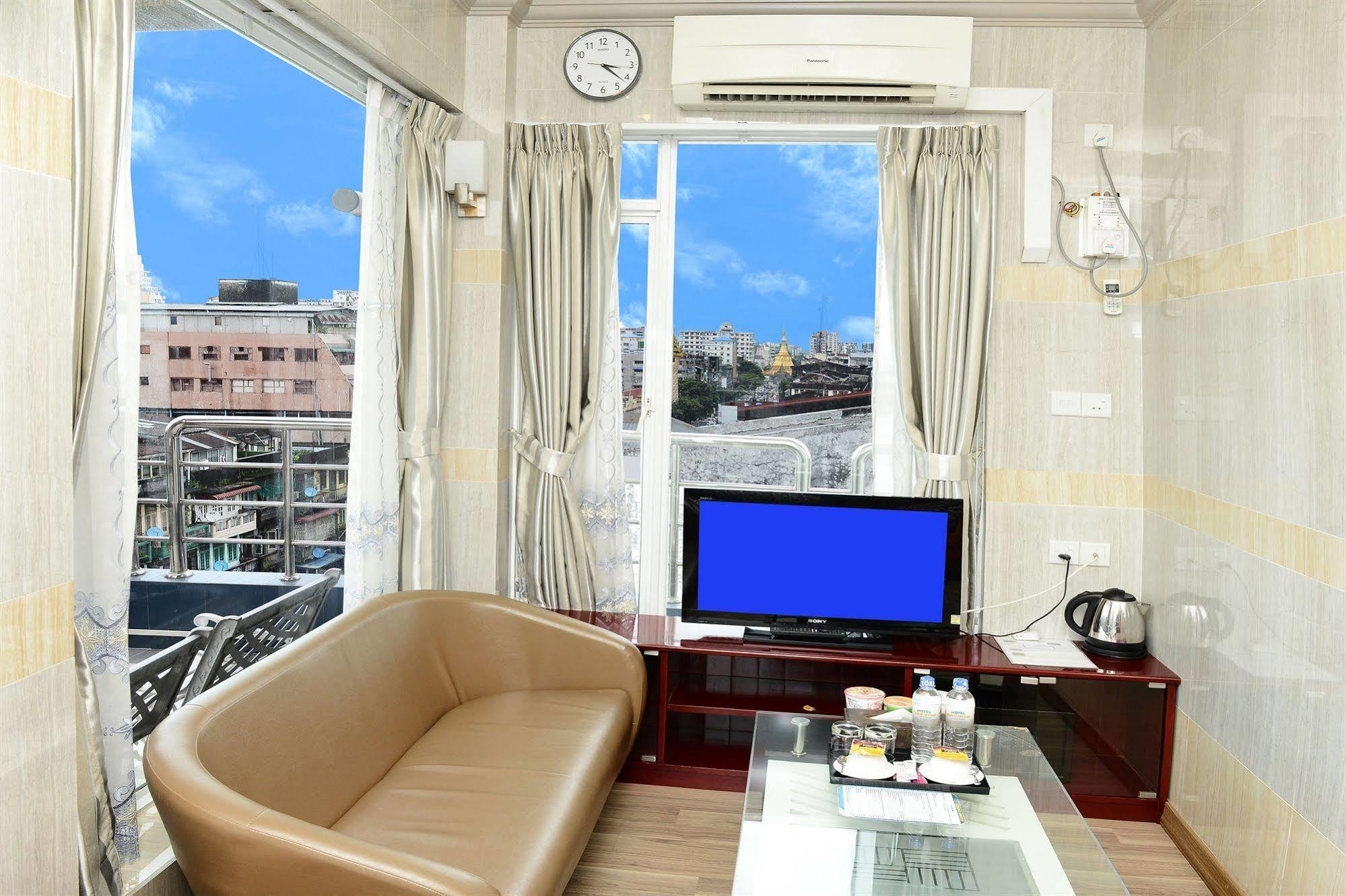 Hotel Grand United - Chinatown Rangoon Buitenkant foto